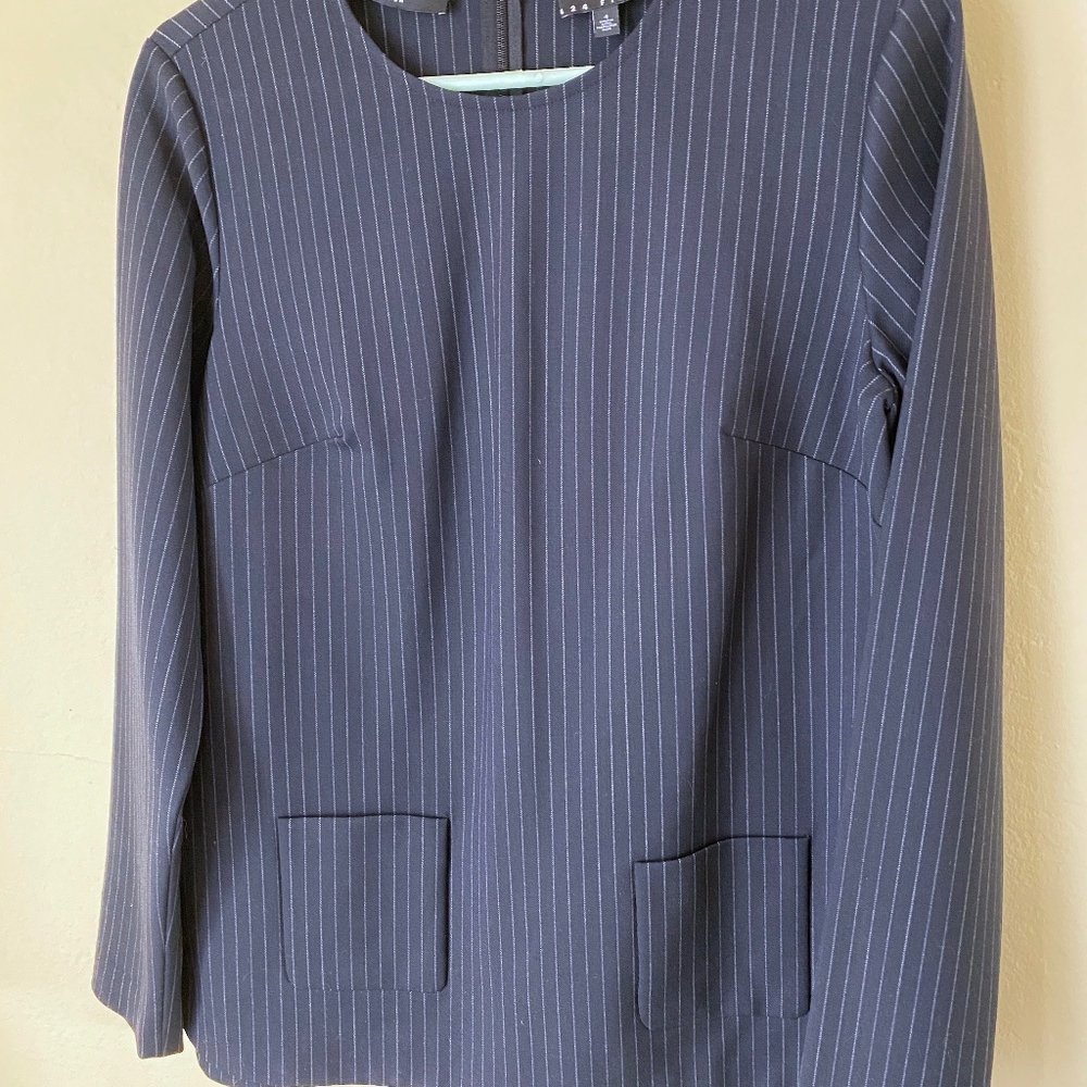 Lord & Taylor 424 Fifth navy blue pinstripe tunic top, US size 4, wool blend
